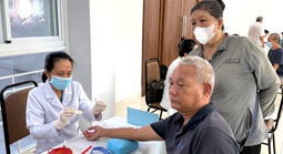 TPHCM: Người dân phường Xuân Hòa được bác sĩ đến khám tận nhà