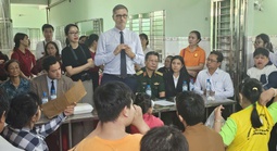 Đại sứ và Tổng Lãnh sự Pháp thăm nạn nhân chất độc da cam/dioxin tại TPHCM