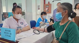 Hơn 63% người dân TPHCM khám tầm soát hôm 5-4 có vấn đề sức khỏe
