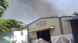 Cháy tại xưởng mùn cưa ở phường Vĩnh Tân, 3 người nhập viện