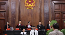 Bắt đầu xét xử 22 bị cáo "phù phép" khu đất 39-39B Bến Vân Đồn