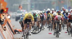 Áo Cam Nguyễn Văn Bình gặp nạn đáng tiếc tại đích đến chặng 5 Cúp truyền hình TPHCM 2026