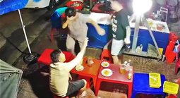 Công an vào cuộc vụ thanh niên đánh cụ bà trong quán ăn khuya ở Gia Lai