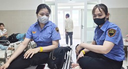 CLIP: Nữ nhân viên gác chắn ở Đà Nẵng: "Chúng tôi bị đánh đến hoảng loạn, choáng váng"