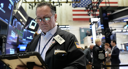 Giá dầu lao dốc sau thông báo ngừng bắn, Israel vẫn dội bom Iran