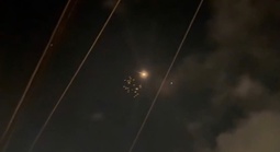 VIDEO: Trung Đông hứng mưa tên lửa ngay sau thỏa thuận ngừng bắn giữa Mỹ và Iran