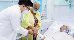 Tài xế xe ôm nguy kịch, không có tiền chữa trị