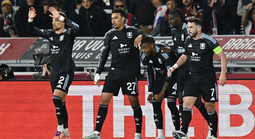 Aston Villa đại phá Bologna, áp sát bán kết Europa League