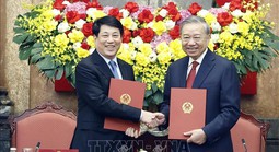 Bàn giao công tác giữa Tổng Bí thư, Chủ tịch nước Tô Lâm và nguyên Chủ tịch nước Lương Cường