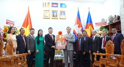 Lãnh đạo TPHCM chúc tết Chol Chnam Thmey tại Tổng Lãnh sự quán Campuchia