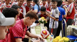 Hoàng Đức, Văn Lâm truyền cảm hứng trong chương trình "Áo ấm đến trường"