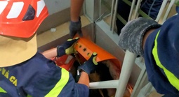 Cảnh sát TPHCM vừa hỗ trợ một cụ ông "thoát chết"