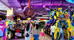 Dịp lễ 30-4, 1-5: Gigamall kín khách, giới trẻ đổ xô "check-in" khu giải trí công nghệ Gigaversal