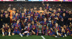 Barcelona quật ngã Real Madrid, đăng quang đêm La Liga đầy cảm xúc