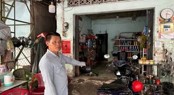 Đuổi chém hàng xóm sau khi bị công an nhắc nhở