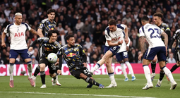 Người hùng Mathys Tel thành "tội đồ", Tottenham đánh rơi chiến thắng trước Leeds
