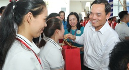 DỒN SỨC CHĂM LO NGƯỜI LAO ĐỘNG (*): Công nhân là nền tảng của tăng trưởng bền vững