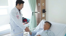 Nghe lời truyền miệng, người đàn ông 40 tuổi tự bơm silicon tăng kích thước "cậu nhỏ"