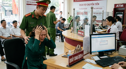 Sơ suất khi chuyển tiền, người phụ nữ gửi nhầm 300 triệu đồng