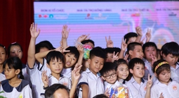 Sinh viên báo chí mang sân khấu đặc biệt đến trẻ em ở TPHCM