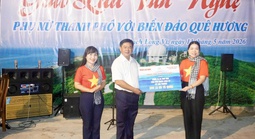Báo Người Lao Động trao tặng cờ Tổ quốc tại đảo tiền tiêu Bạch Long Vỹ