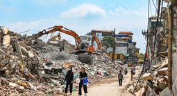 Cận cảnh giải phóng mặt bằng các cây cầu bắc qua sông Hồng