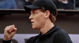 Sinner vào bán kết Rome Masters, phá kỷ lục “khó đọ” của Djokovic