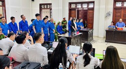VIDEO: Dẫn giải trùm" ma túy Bùi Đình Khánh cùng 3 đồng phạm bị tuyên án tử hình rời tòa