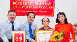 TPHCM: 31 đảng viên xã Bình Hưng nhận Huy hiệu Đảng