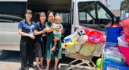 Bé trai 2 tuổi bị mẹ và người tình bạo hành được xuất viện