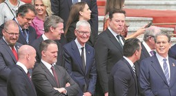 Elon Musk, Tim Cook cùng dàn CEO Mỹ tháp tùng ông Trump tới Trung Quốc làm gì?