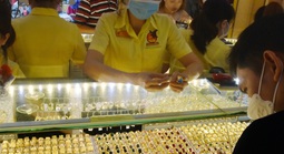 Giá vàng hôm nay 16-5: Vàng thế giới giảm sốc hơn 120 USD/ounce