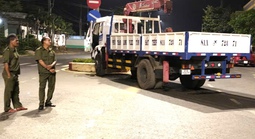 Xe bất ngờ tuột dốc khi đang sửa, tài xế tử vong dưới gầm