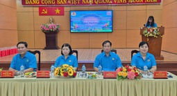 Gặp gỡ lãnh đạo phường, người lao động phản ánh gặp khó khi đăng ký tạm trú