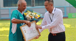 HLV Guillaume Graechen được vinh danh