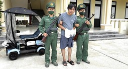Bắt giữ đối tượng mang theo máy in cùng nhiều tờ tiền giả