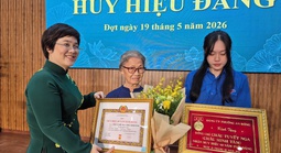 Phường An Đông trao Huy hiệu Đảng cho đảng viên có nhiều cống hiến