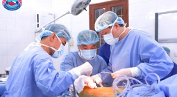 Ca ghép thận đặc biệt từ người hiến sống cao tuổi nhất Việt Nam