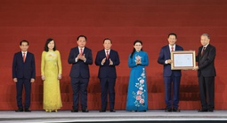 Tổng Bí thư, Chủ tịch nước Tô Lâm trao Nghị quyết của Quốc hội về thành lập thành phố Đồng Nai