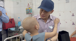 CLIP: Khoảnh khắc ấm áp của tỉ phú Johnathan Hạnh Nguyễn và các bệnh nhi