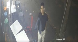 Kẻ trộm bị Công an TPHCM bắt do nhìn chằm chằm vào camera