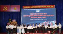 Sinh viên Trường ĐH Sư phạm TPHCM gây ấn tượng với các đề tài nghiên cứu khoa học giàu tính ứng dụng