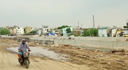Rạch Xuyên Tâm đoạn qua Trường Đại học Văn Lang dần thành hình