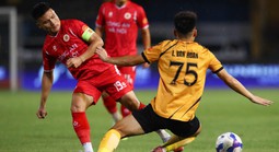 V-League 2025-2026: "Mưa bàn thắng" ở vòng 23, khán giả tiếp tục phủ kín khán đài