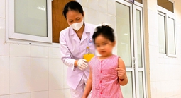 Bé 6 tuổi nhập viện trong tình trạng khó thở, liệt cơ toàn thân do rắn cắn