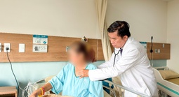 Ho kéo dài, người phụ nữ bị các tạng trong ổ bụng di chuyển lên ngực