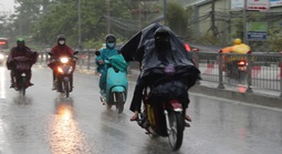 Cơn "mưa vàng" cuối tuần hạ nhiệt cho TPHCM