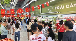 Dòng người đổ về siêu thị, trung tâm thương mại mua sắm