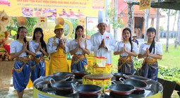 VIDEO: Hấp dẫn “vòng quay bánh xèo” không dùng dầu mỡ ở Cà Mau