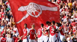 Bi kịch "đại gia" London: Arsenal về nhì, Tottenham sắp rớt hạng